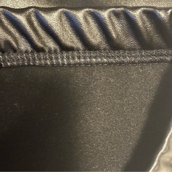 ❤️2/$14 or 3/$21❤️ NWT Baby Gap Black Vegan Leather Leggings, Size 4 - Picture 5 of 9